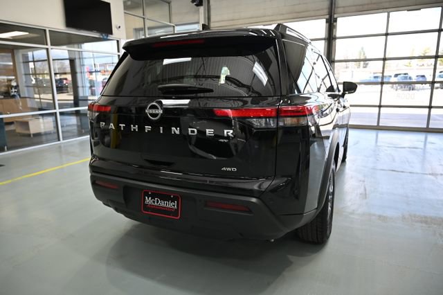 Used 2025 Nissan Pathfinder SV image 5