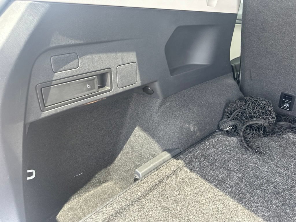 Used 2021 Volkswagen Tiguan SEL AWD/4WD image 29