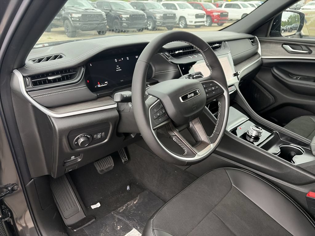 New 2026 Jeep Grand Cherokee Altitude RWD image 10
