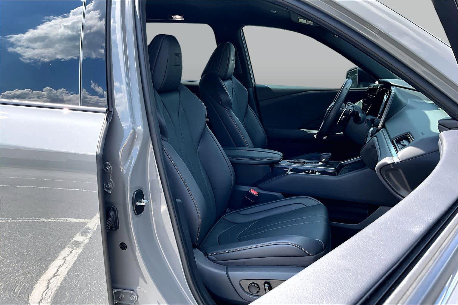 Used 2024 Lexus TX 500h AWD w/ Technology Package image 9