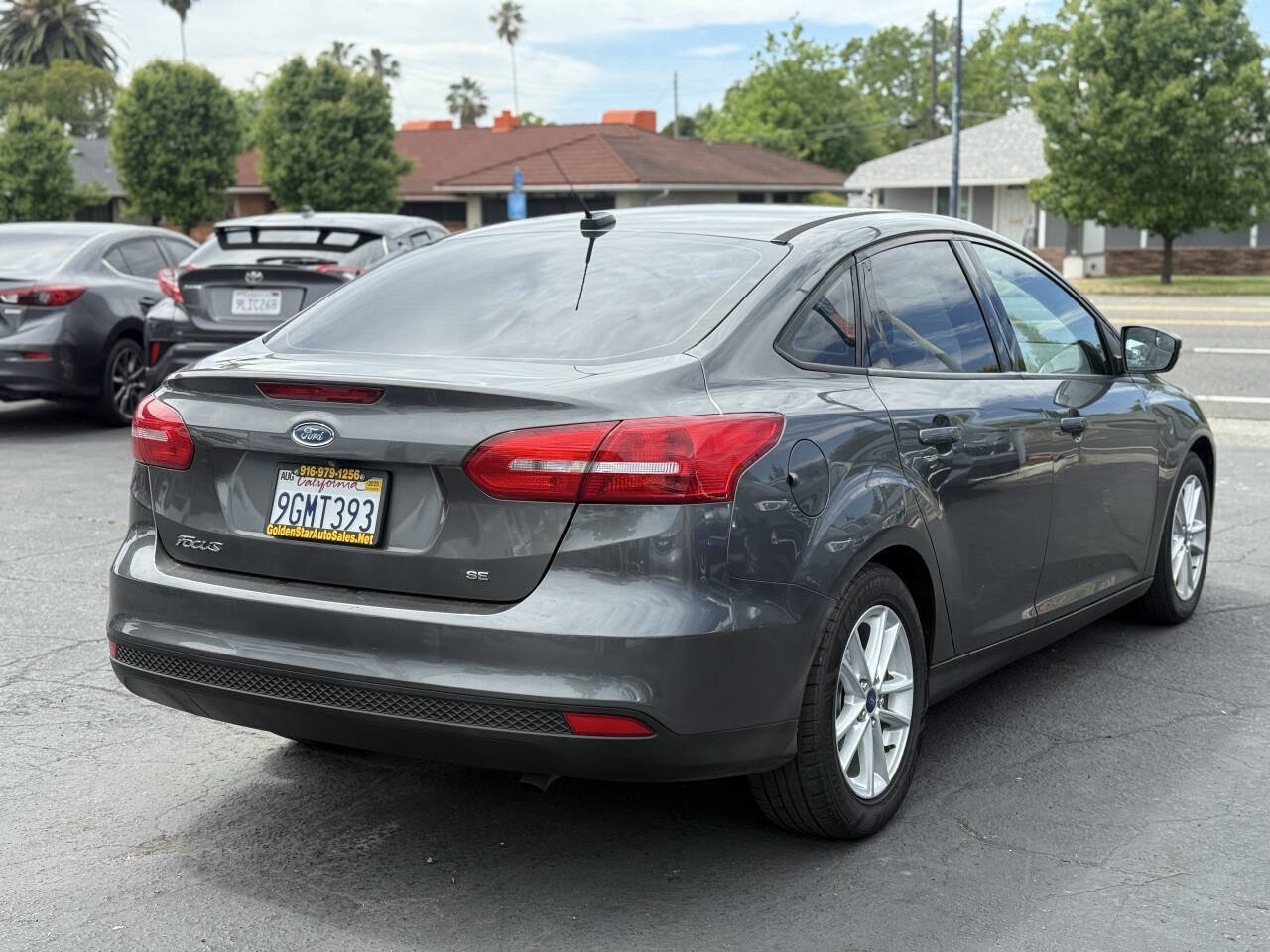 Used 2015 Ford Focus SE FWD image 5