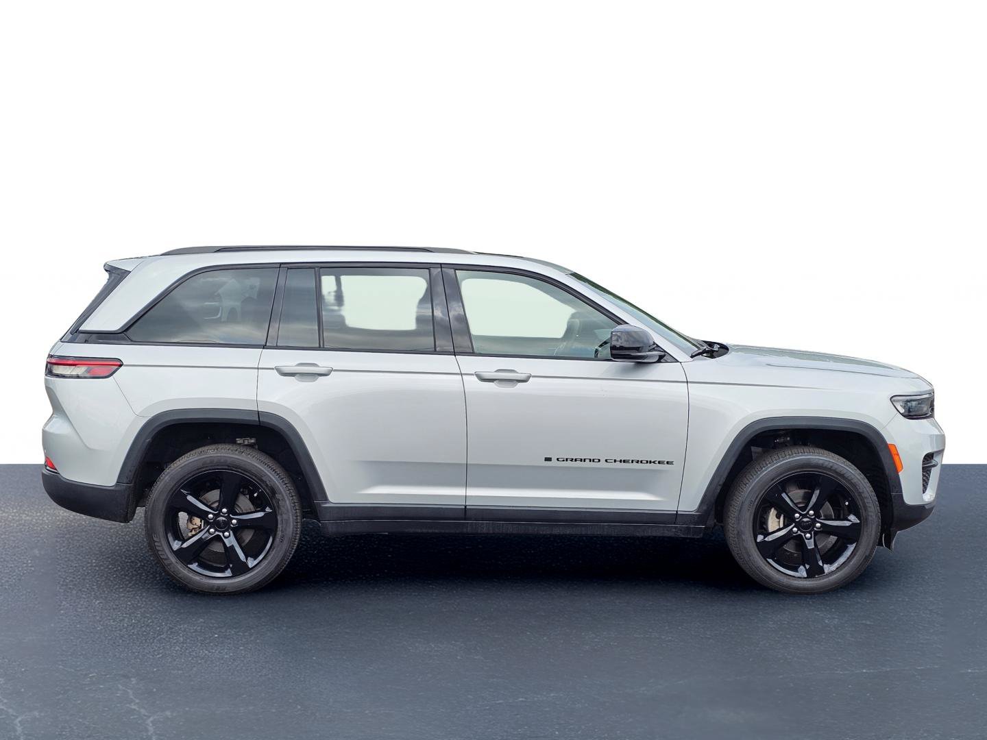 Used 2023 Jeep Grand Cherokee Altitude AWD/4WD image 7