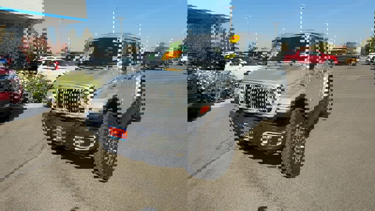 Used 2024 Jeep Wrangler Unlimited Sahara image 2