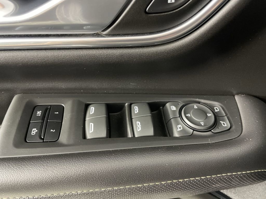 Used 2022 GMC Yukon XL SLT w/ SLT Premium Package image 23