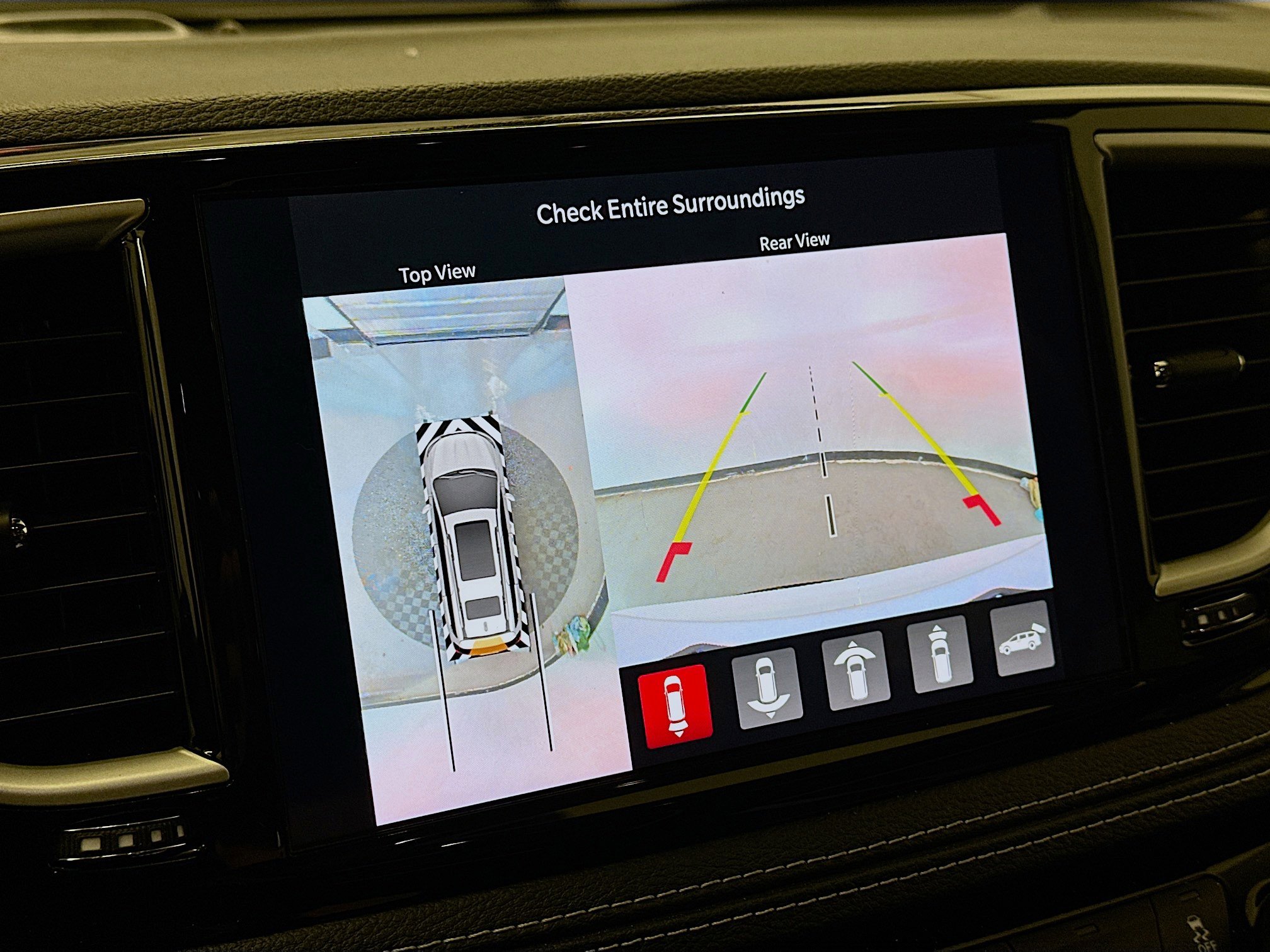 Used 2023 Chrysler Pacifica Touring-L image 22