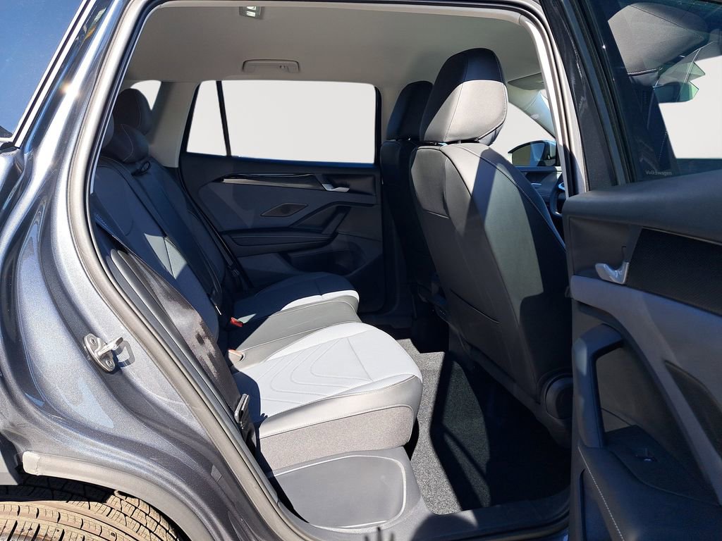New 2025 Volkswagen Tiguan SE image 16