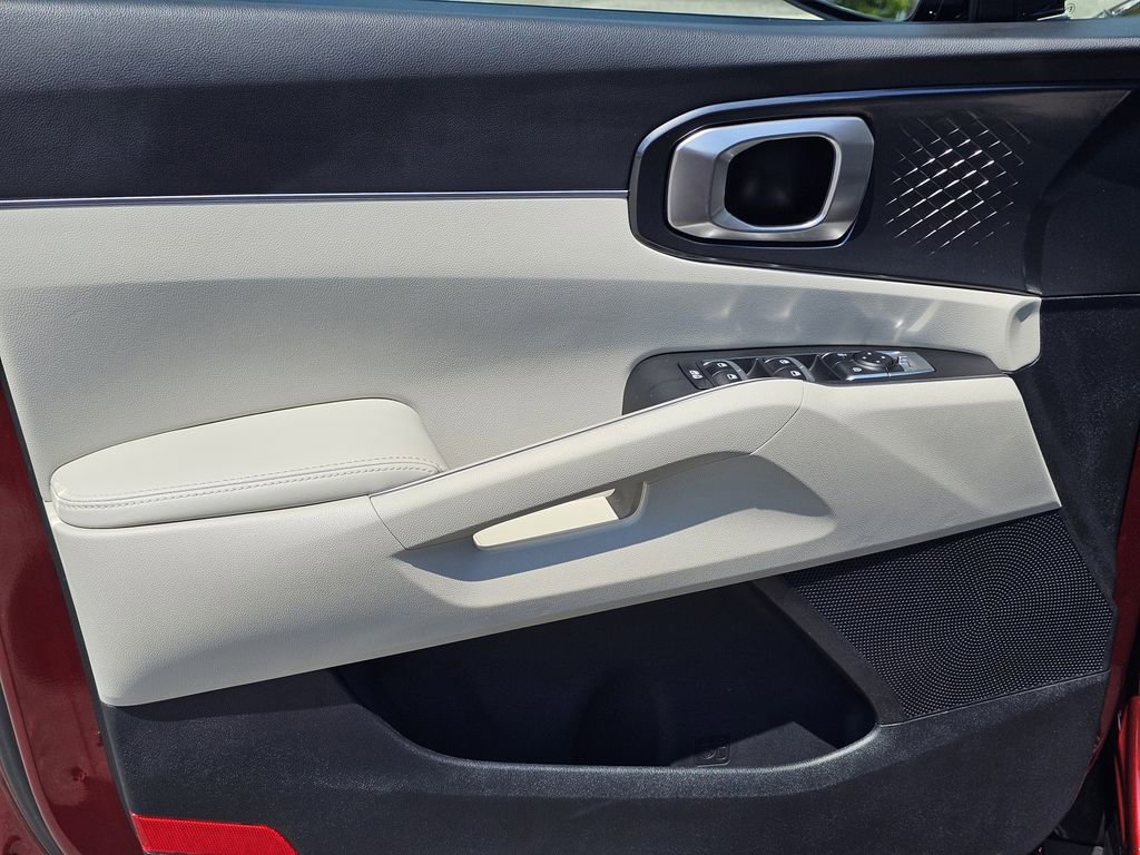 Used 2025 Kia Sorento S w/ Panoramic Sunroof Package image 16