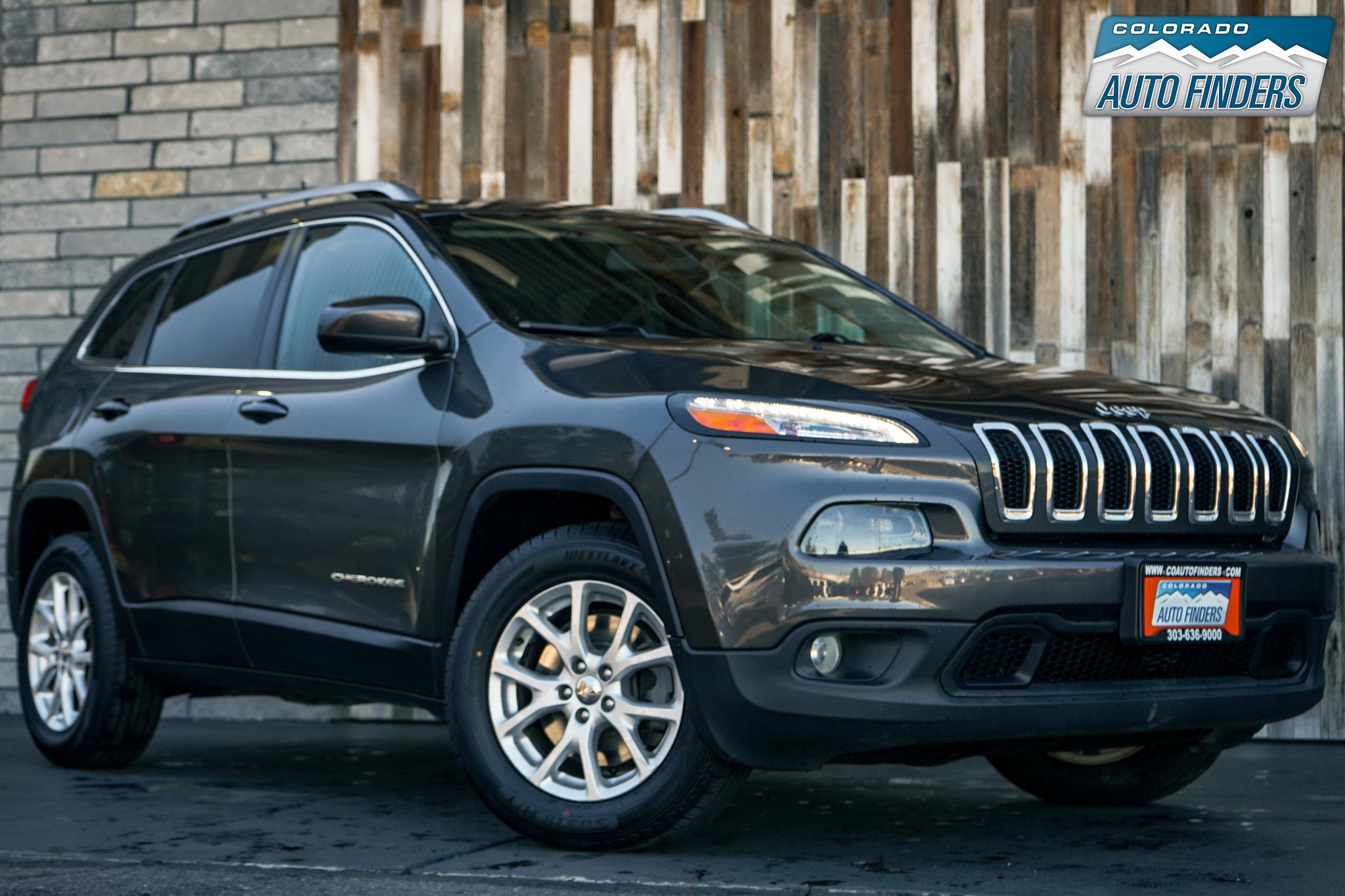 Used 2016 Jeep Cherokee Latitude w/ Cold Weather Group AWD/4WD image 9