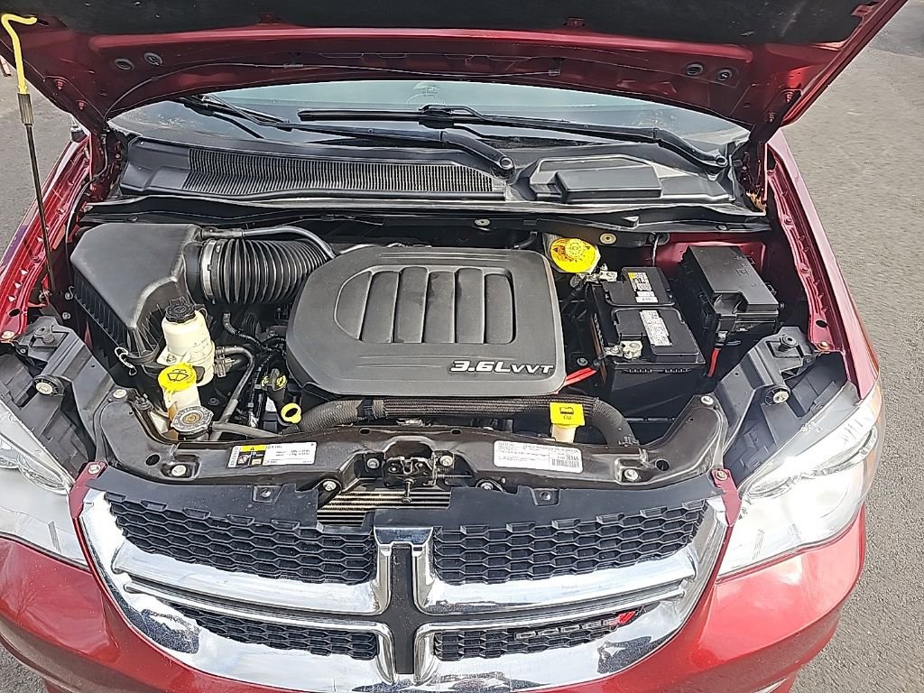 Used 2016 Dodge Grand Caravan American Value Package w/ UConnect Hands-Free Group FWD image 39