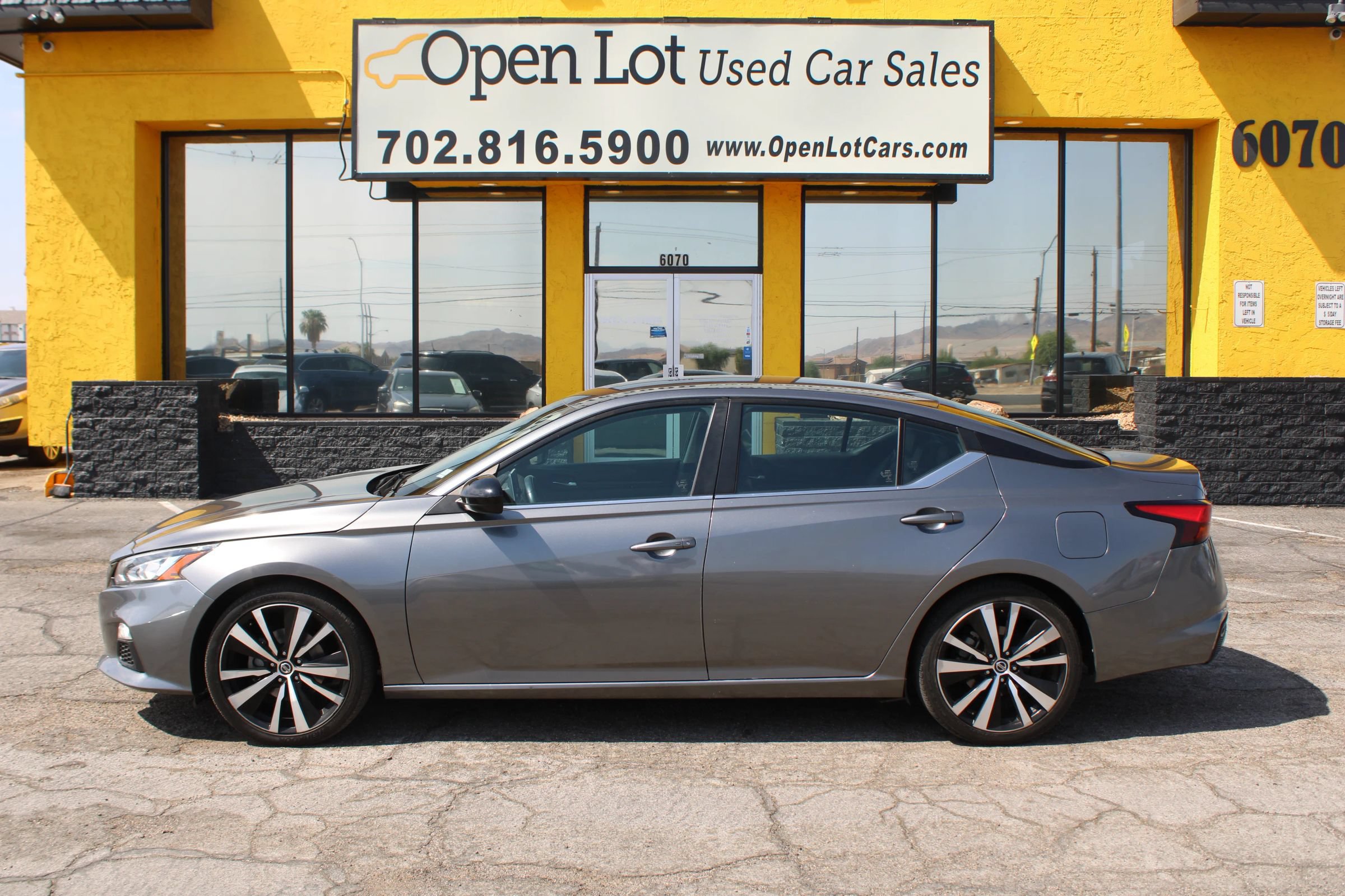 Used 2021 Nissan Altima 2.5 SR FWD image 2