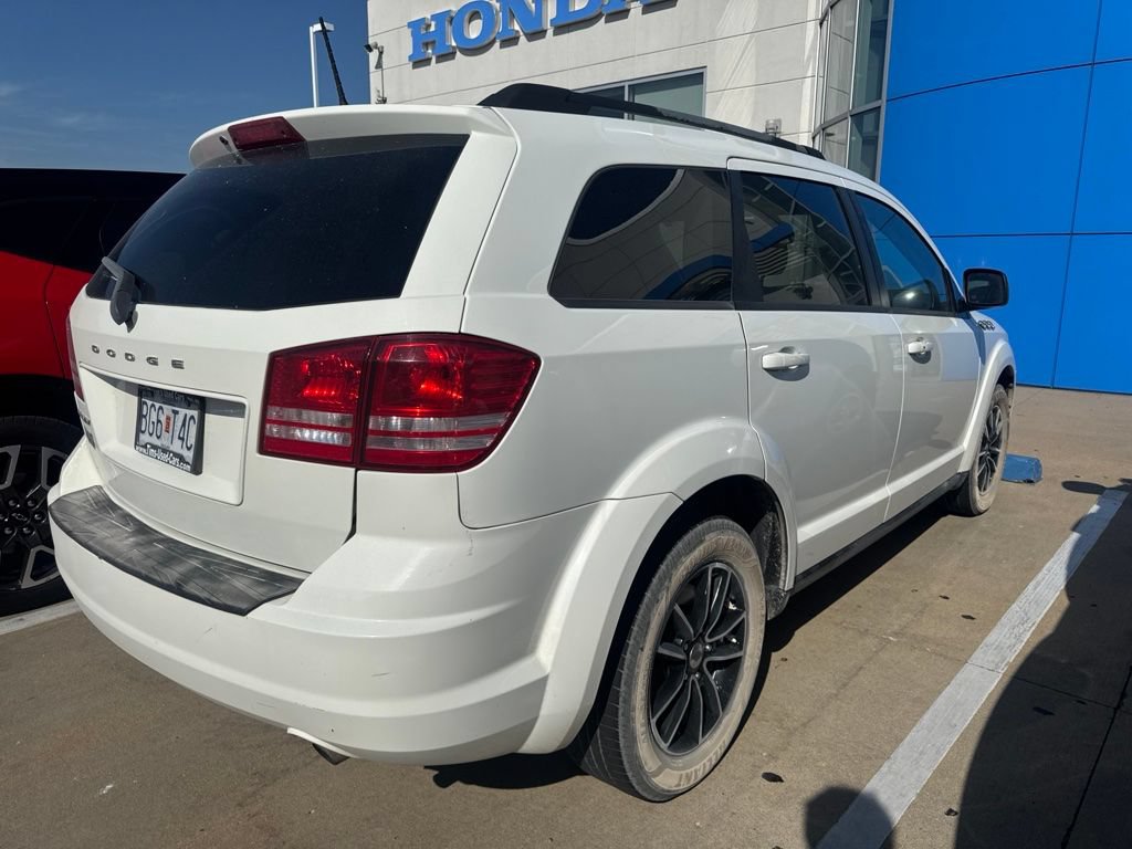 Used 2018 Dodge Journey SE w/ Connectivity Group FWD image 3