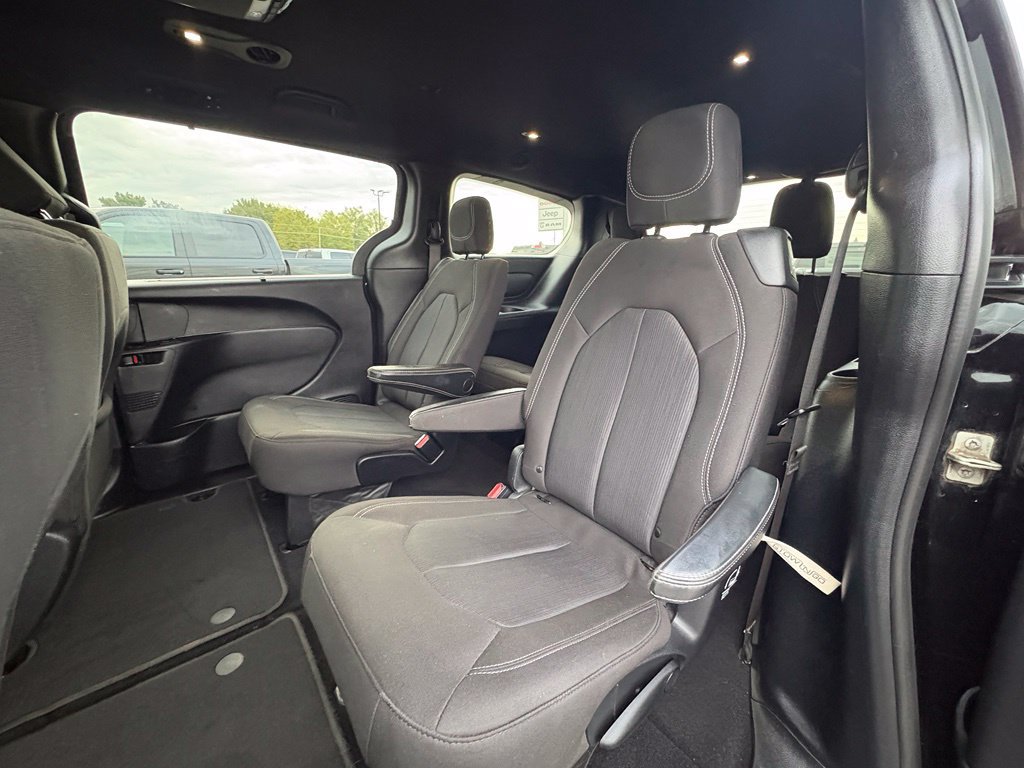 Used 2020 Chrysler Pacifica Touring w/ Advanced Safetytec Group FWD image 25