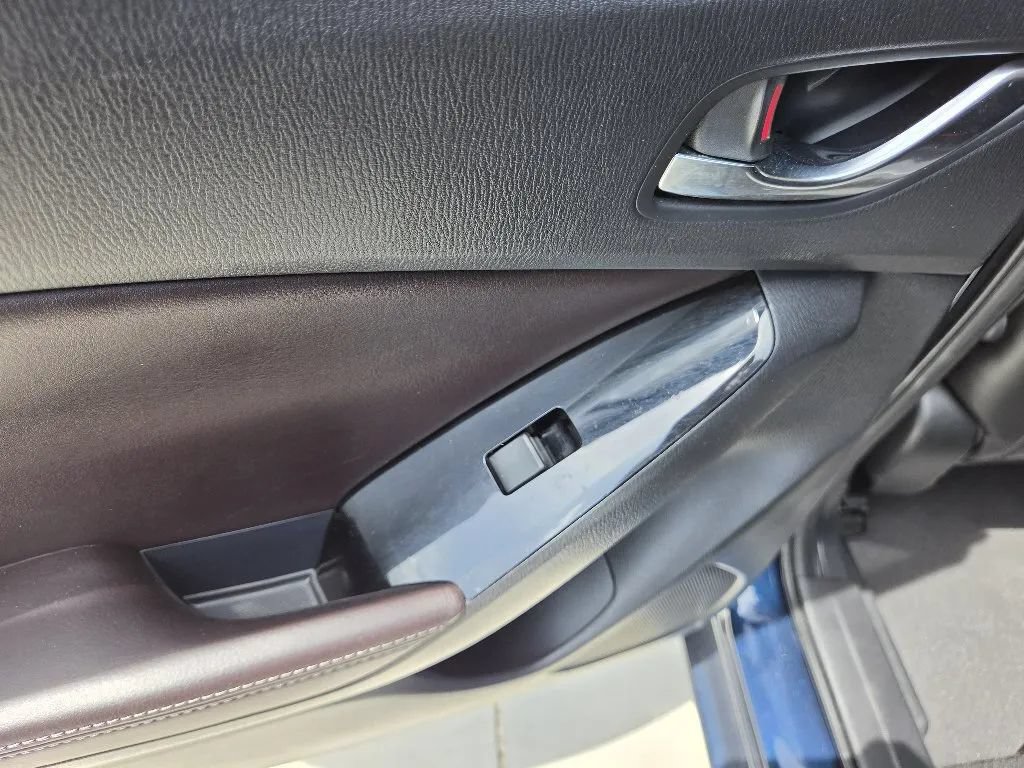 Used 2018 MAZDA MAZDA3 Touring FWD image 16