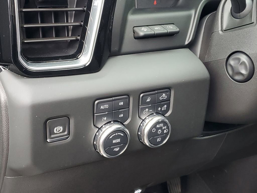 Used 2024 GMC Sierra 1500 Denali w/ Technology Package AWD/4WD image 9
