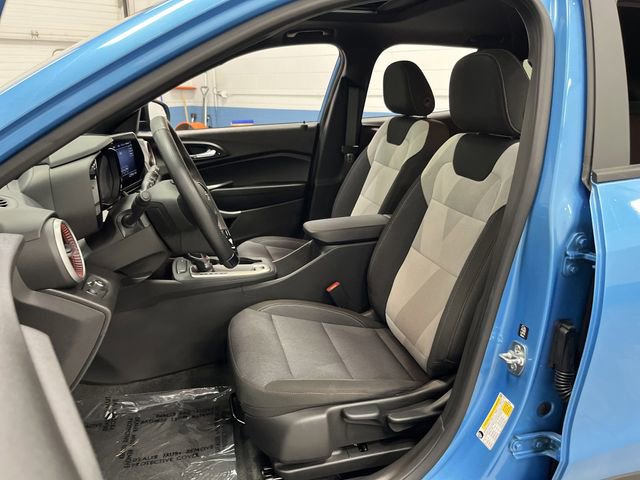 Used 2025 Chevrolet Trax RS w/ Sunroof Package image 4