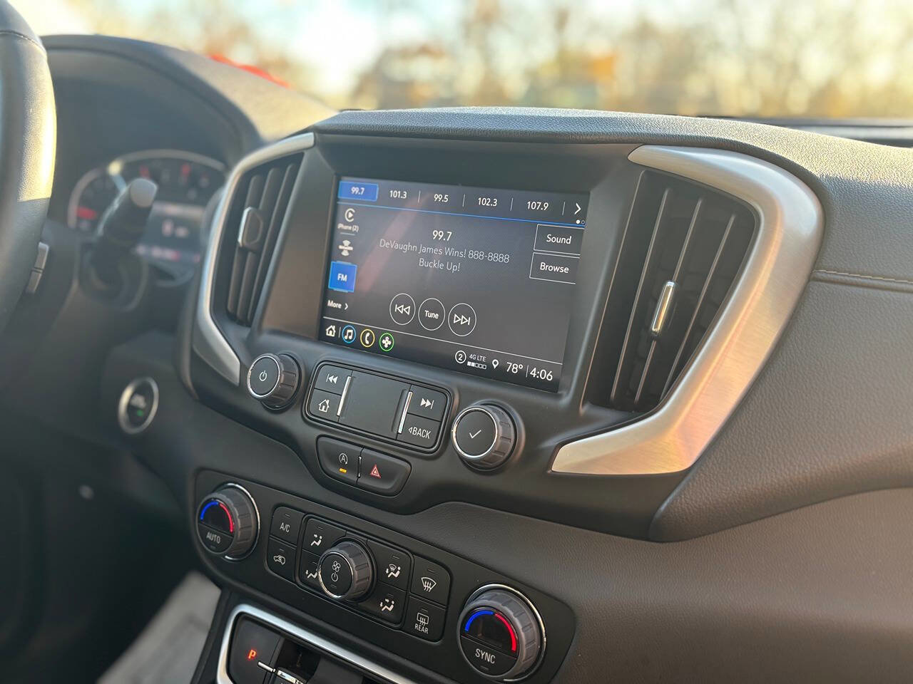 Used 2024 GMC Terrain SLT image 13