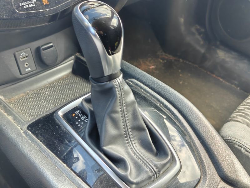 Used 2017 Nissan Rogue SV image 19