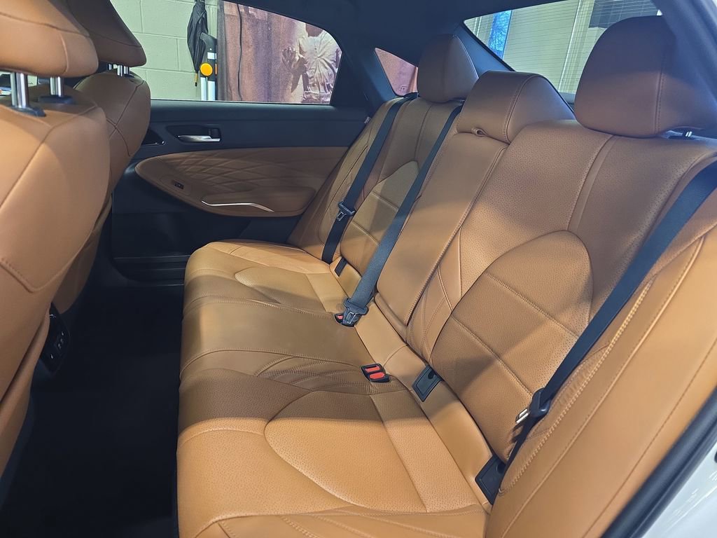 Used 2020 Toyota Avalon Limited image 14