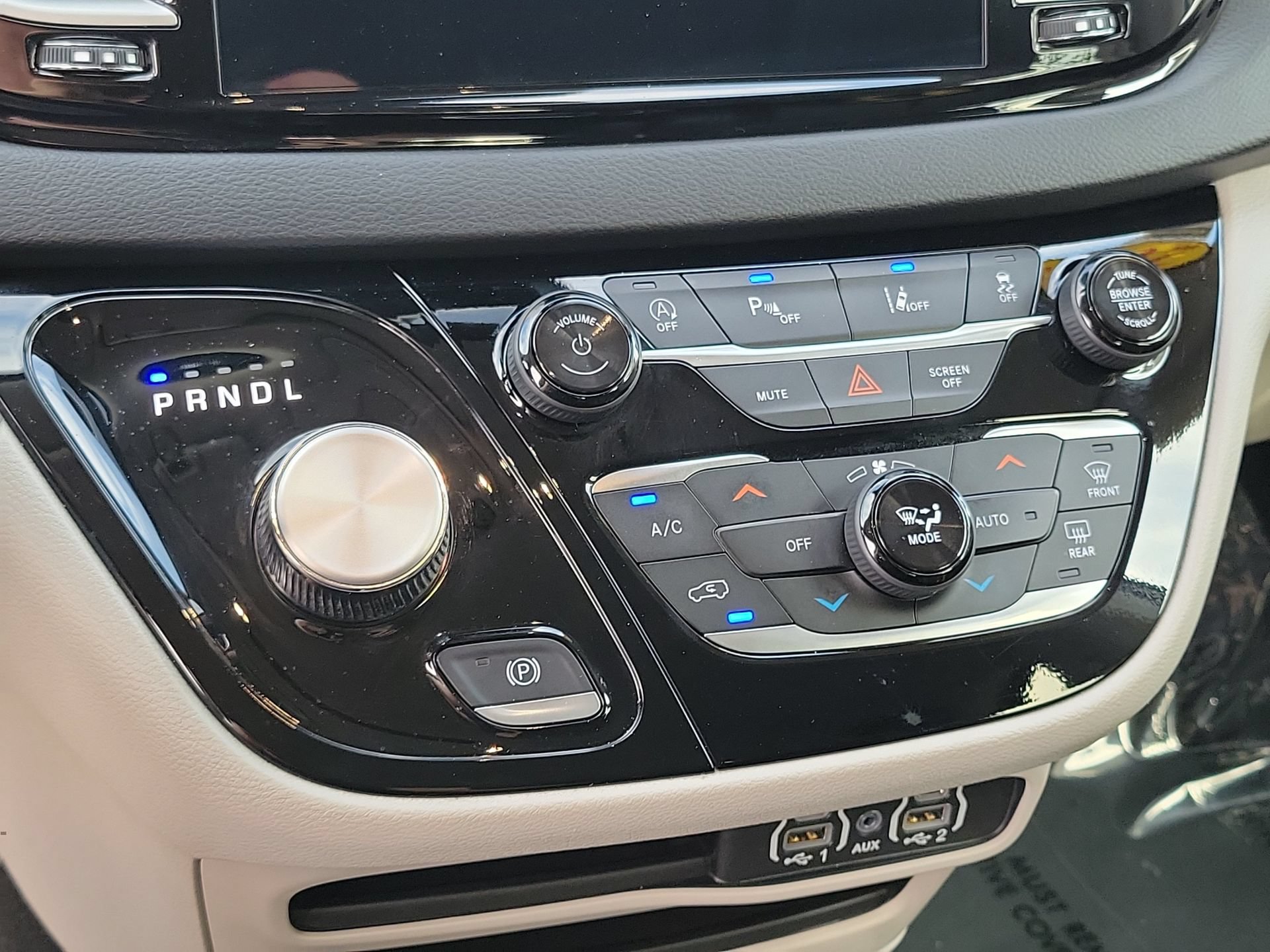 Certified 2024 Chrysler Pacifica Touring-L FWD image 15