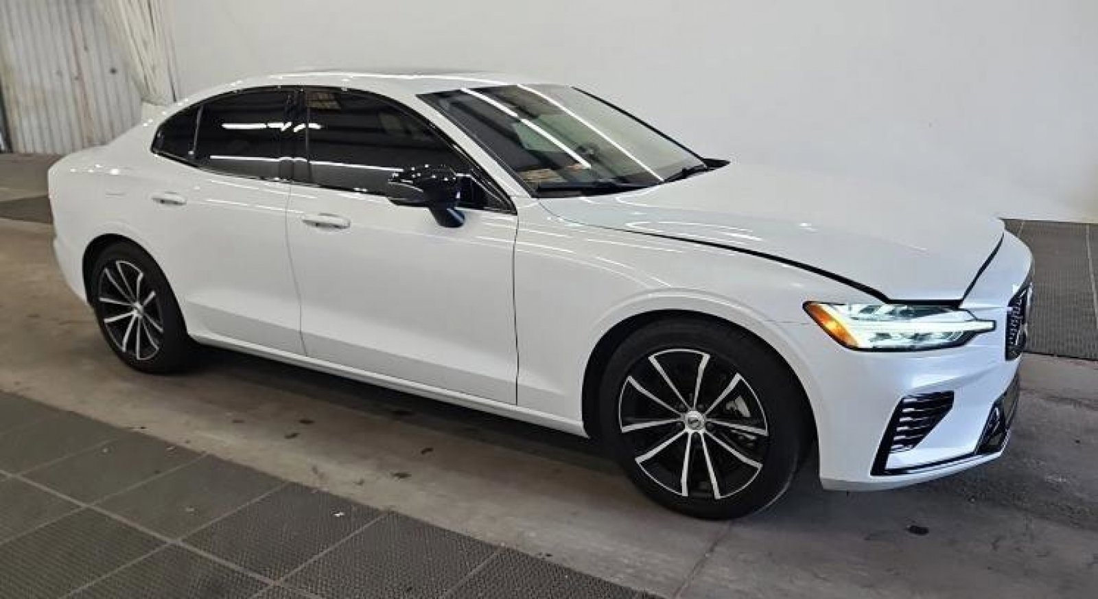 Used 2023 Volvo S60 T8 Core AWD/4WD image 4
