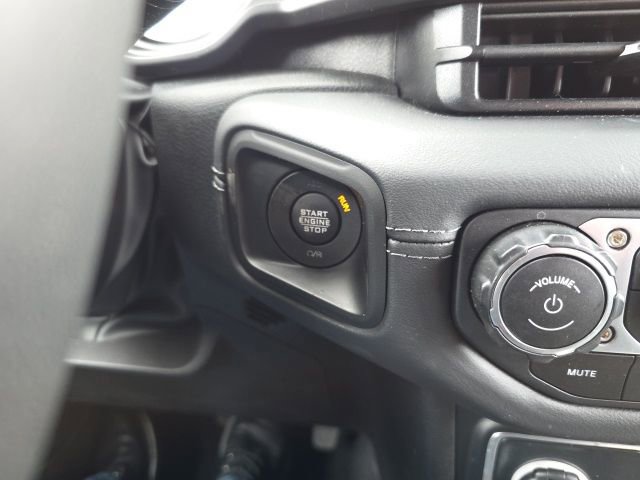 Used 2025 Jeep Wrangler Unlimited Sahara w/ Safety Group image 26