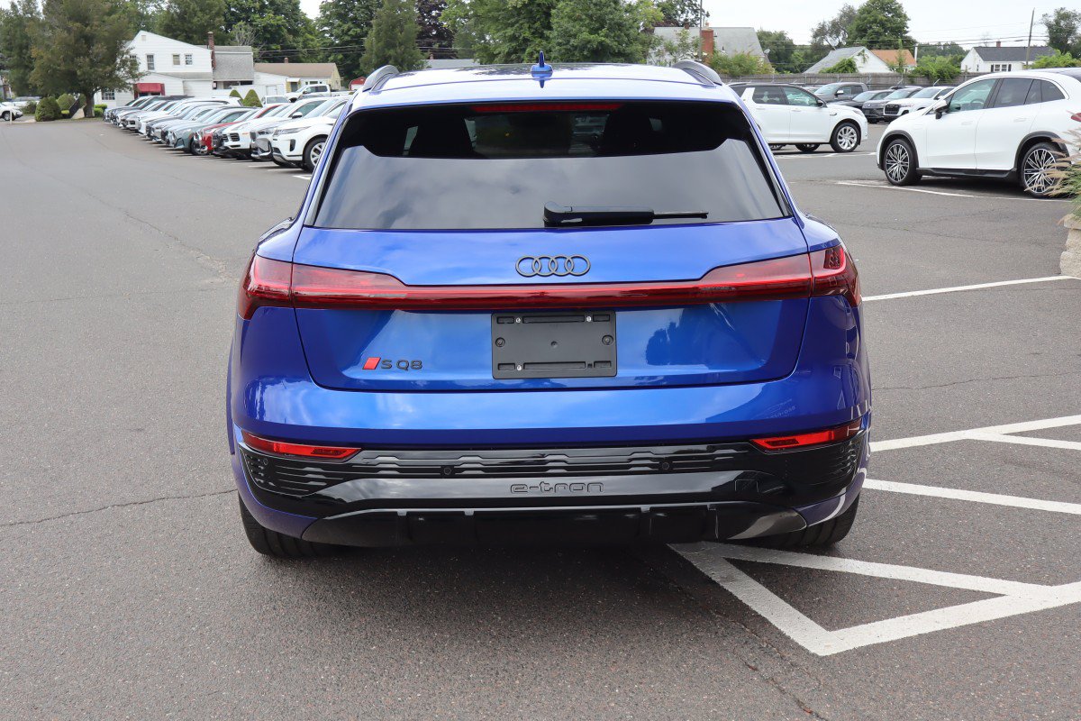 Used 2024 Audi SQ8 e-tron Premium Plus w/ Black Optic Package AWD/4WD image 7