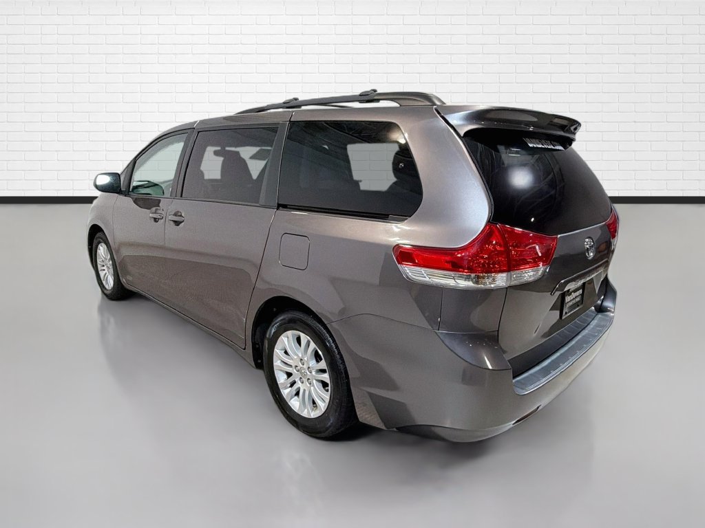 Used 2014 Toyota Sienna XLE FWD image 7