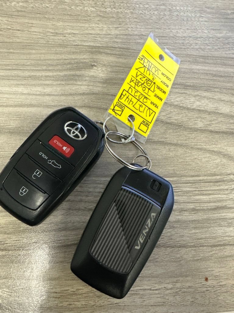 Used 2024 Toyota Venza XLE AWD/4WD image 14