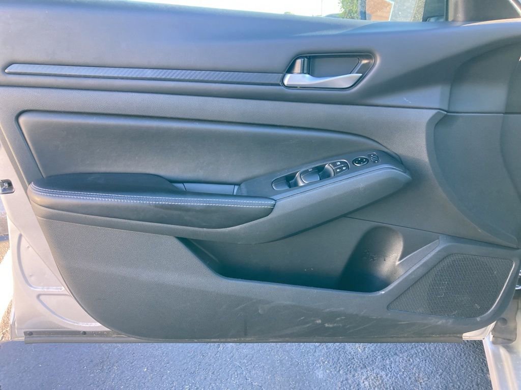 Used 2024 Nissan Altima 2.5 SV image 11