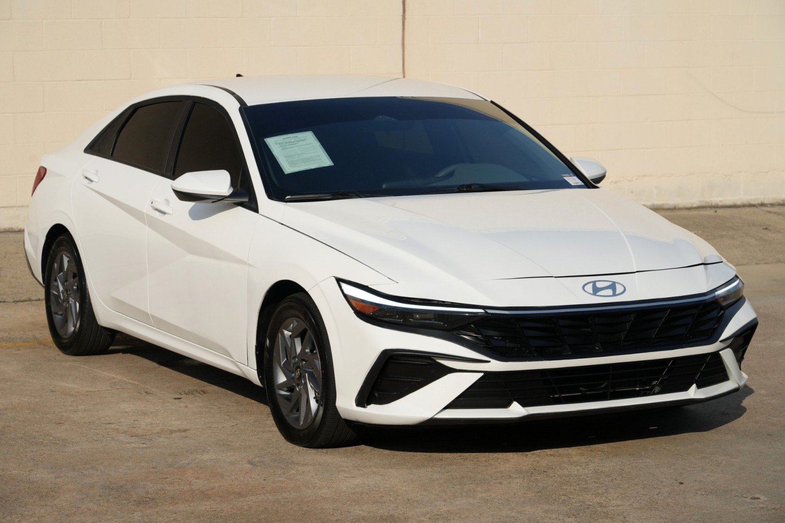 Used 2025 Hyundai Elantra Hybrid FWD image 46