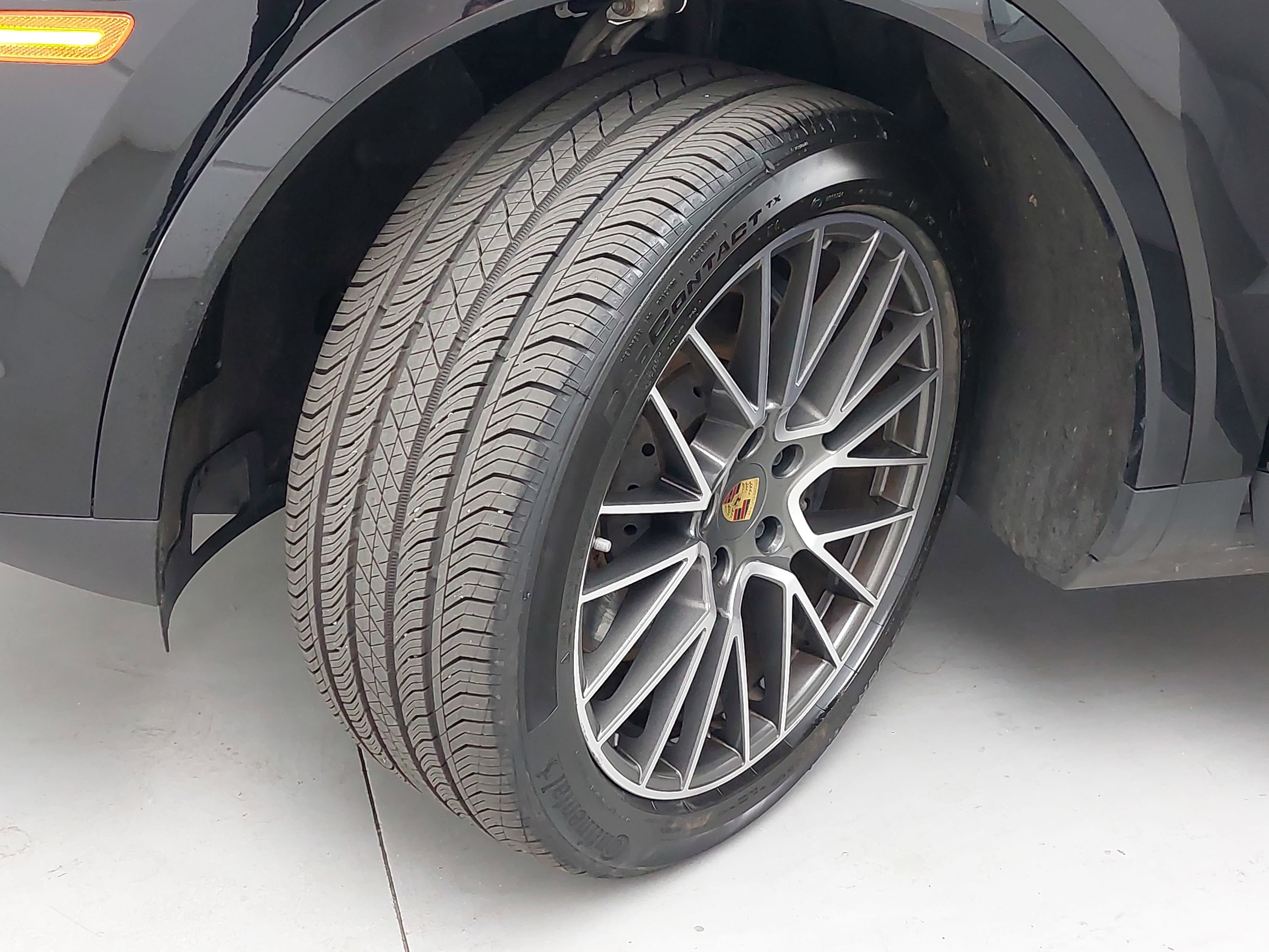 Certified 2023 Porsche Cayenne Platinum Edition AWD/4WD image 35