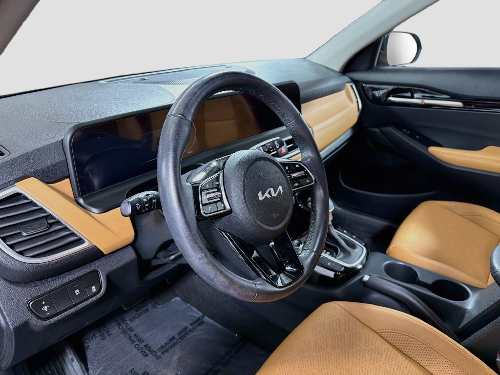 Used 2024 Kia Seltos EX FWD image 11