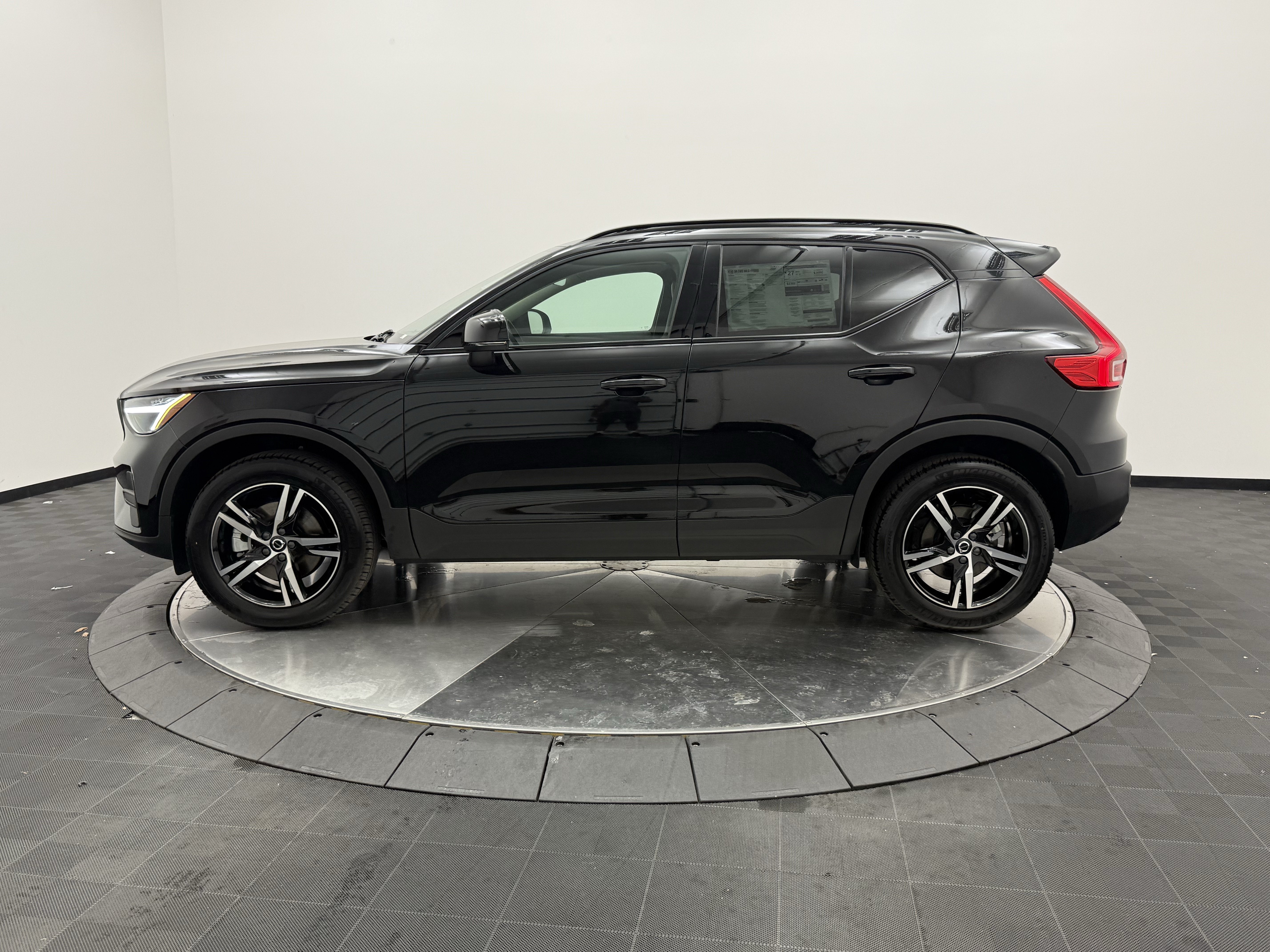 New 2026 Volvo XC40 B4 Core w/ Protection Package Premier FWD image 4