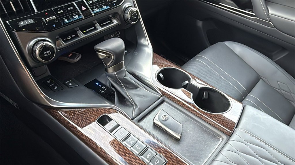 Used 2024 Lexus LX 600 4WD w/ Ultra Luxury Package image 8