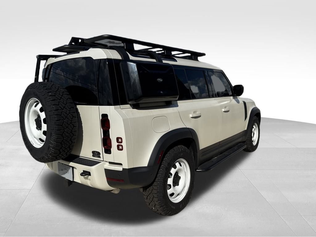 New 2024 Land Rover Defender 110 S image 25