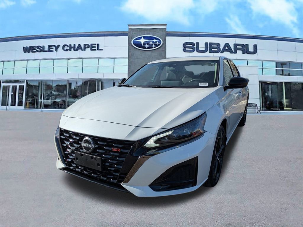 Used 2025 Nissan Altima 2.5 SR w/ SR Premium Package image 8