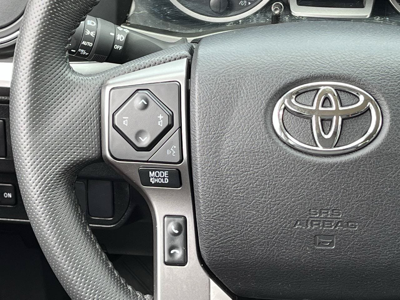 Used 2022 Toyota Tacoma SR5 RWD image 12
