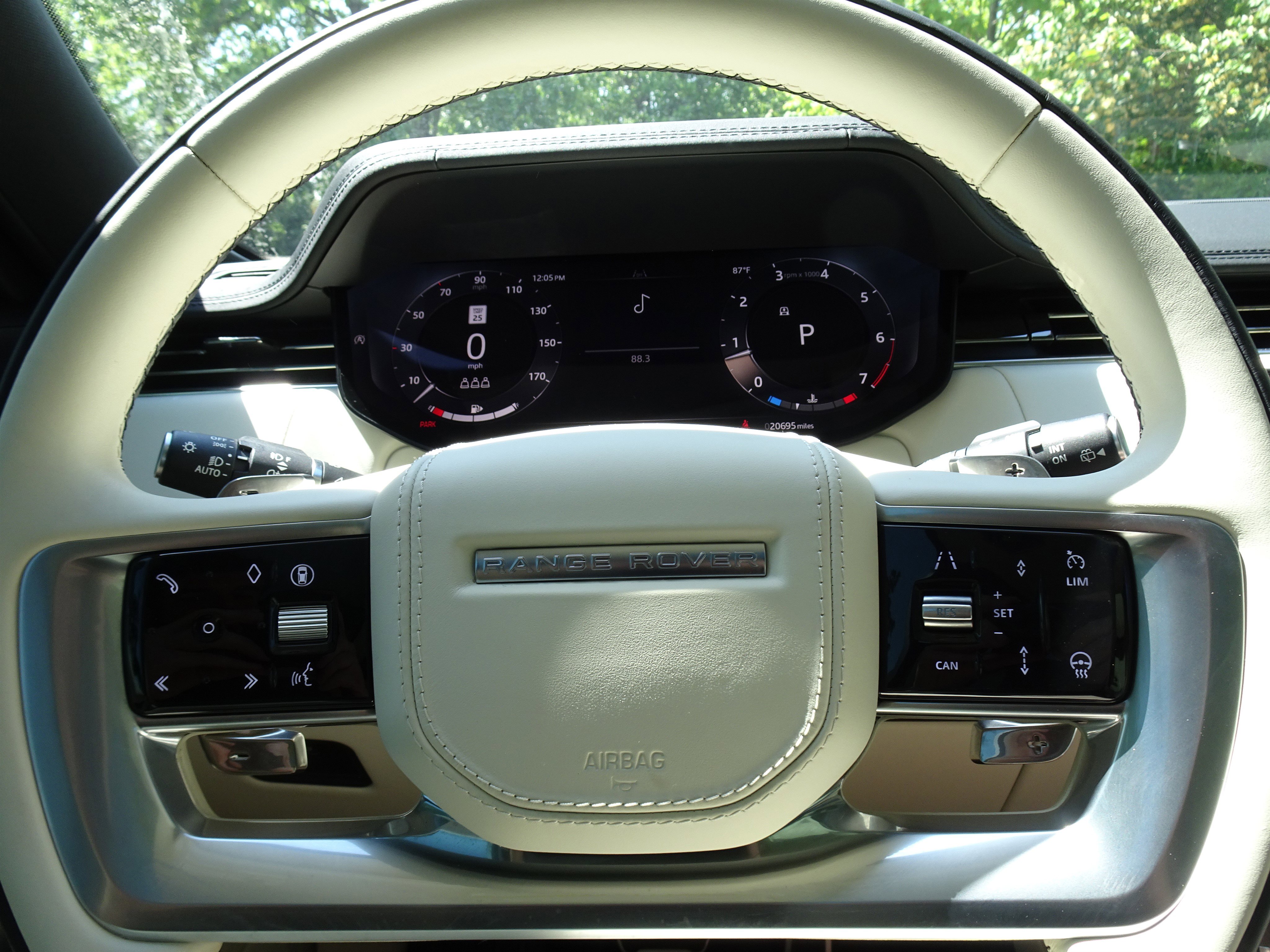 Certified 2025 Land Rover Range Rover SE AWD/4WD image 32