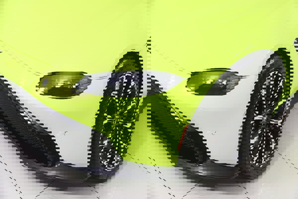 Used 2019 Aston Martin V8 Vantage Coupe RWD image 85