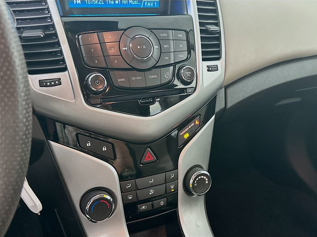 Used 2014 Chevrolet Cruze LS image 18