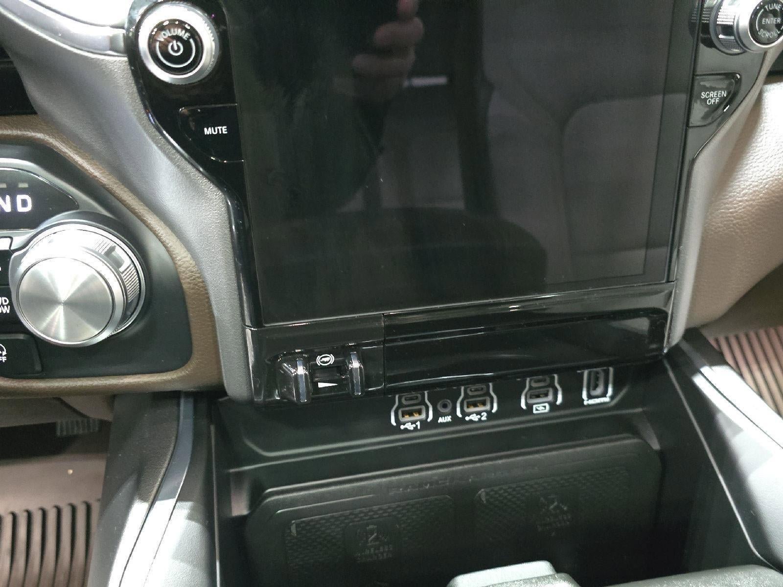 Used 2025 RAM 1500 Laramie AWD/4WD image 16