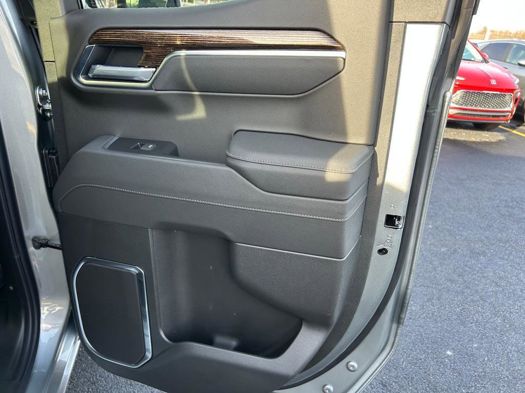 New 2026 GMC Sierra 1500 SLE w/ Preferred Package image 16