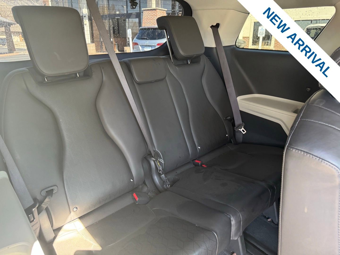 Used 2022 Kia Carnival LX image 12