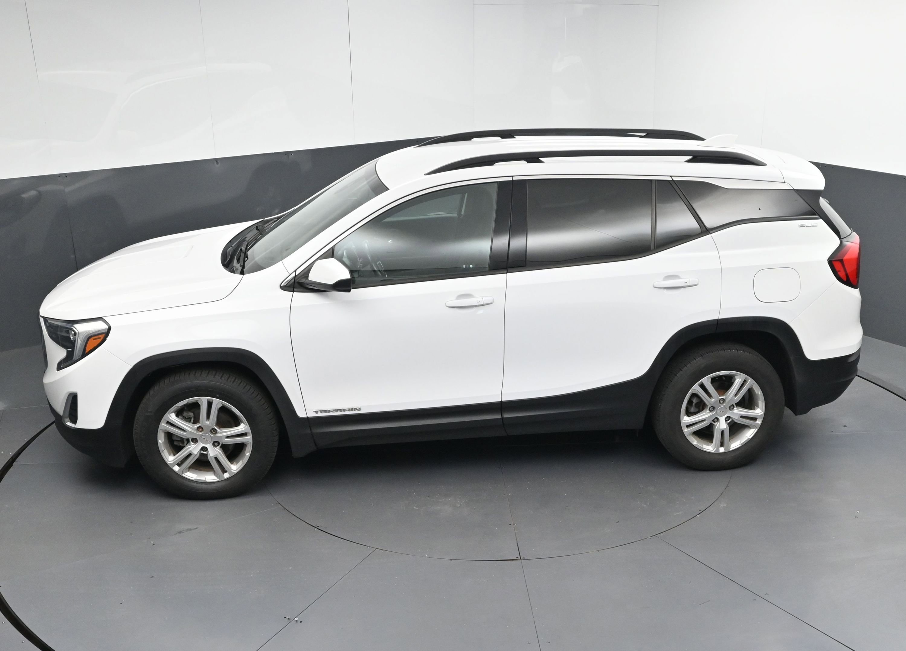 Used 2020 GMC Terrain SLE w/ Driver Convenience Package image 38