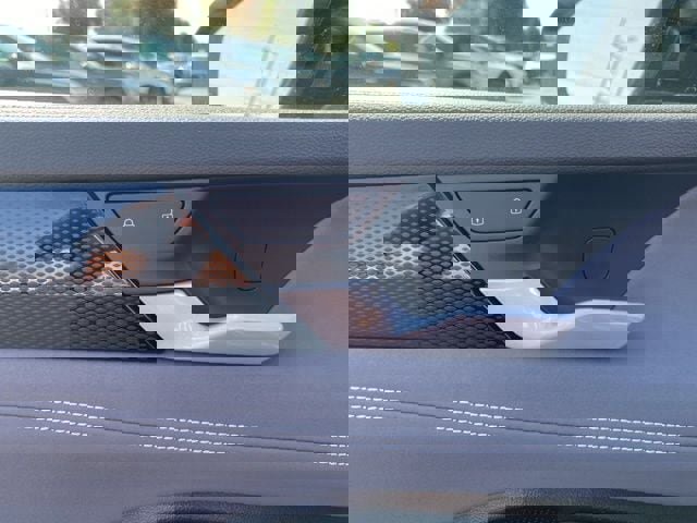 New 2025 Volkswagen Tiguan SE image 23