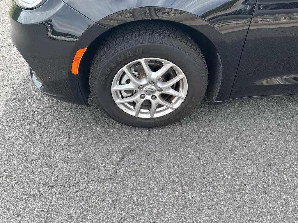Used 2025 Chrysler Pacifica Select FWD image 29