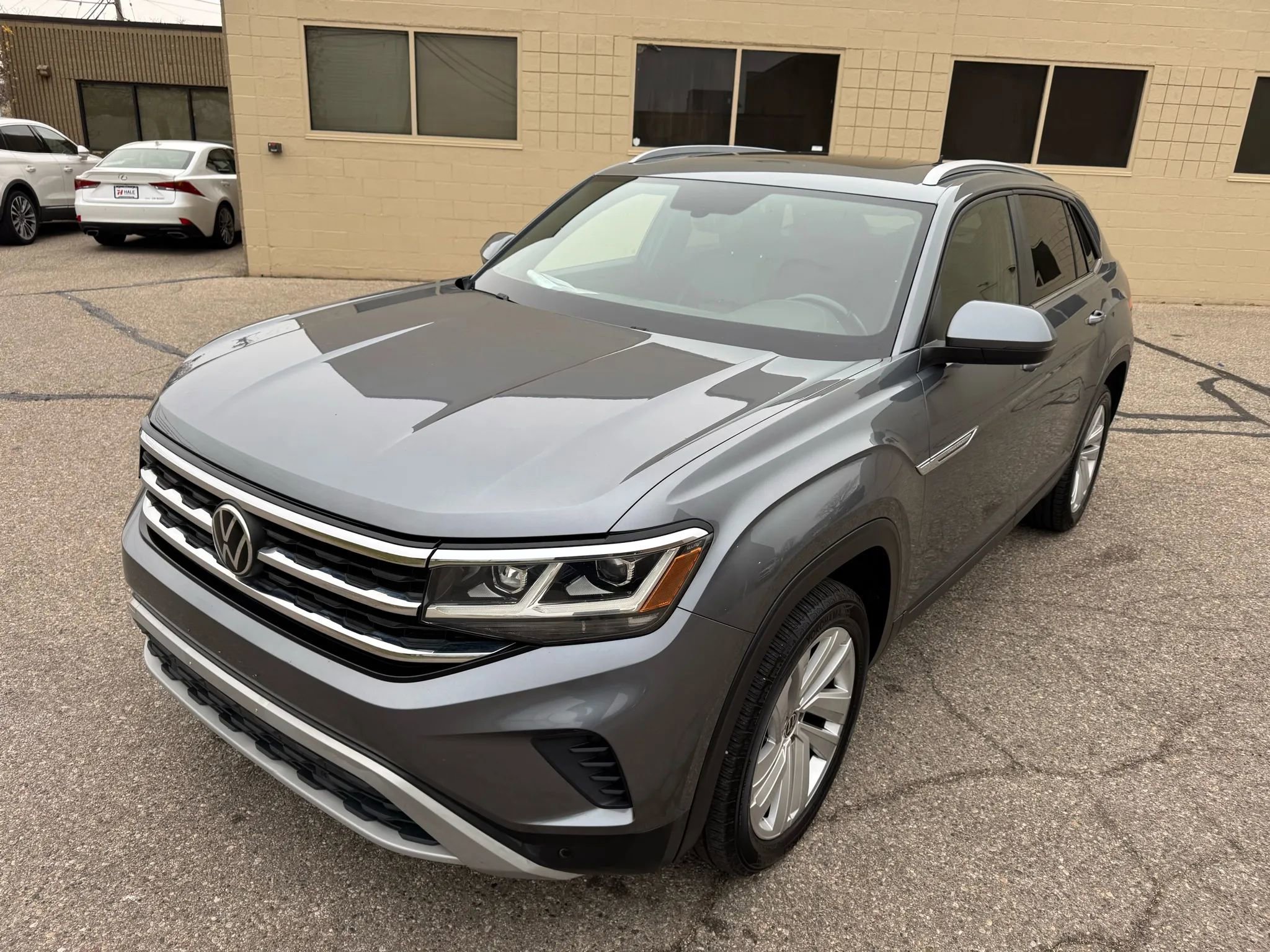 Used 2020 Volkswagen Atlas Cross Sport SE w/ Panoramic Sunroof Package image 13