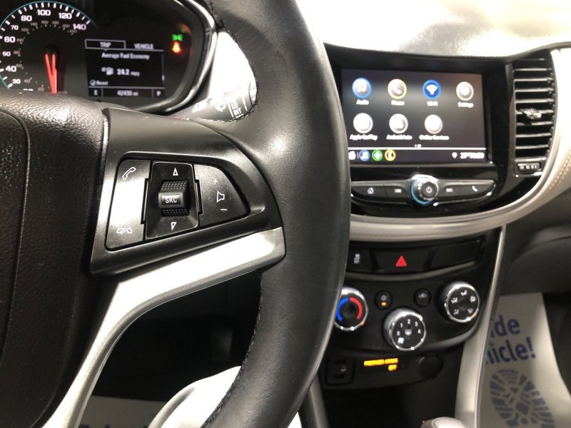 Used 2022 Chevrolet Trax LT w/ LT Convenience Package image 22