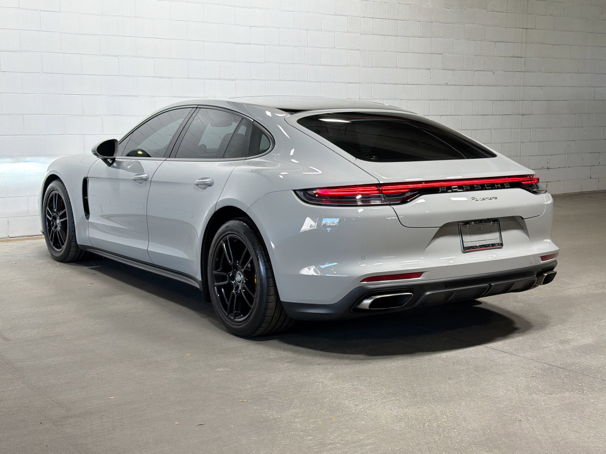 Used 2023 Porsche Panamera image 3