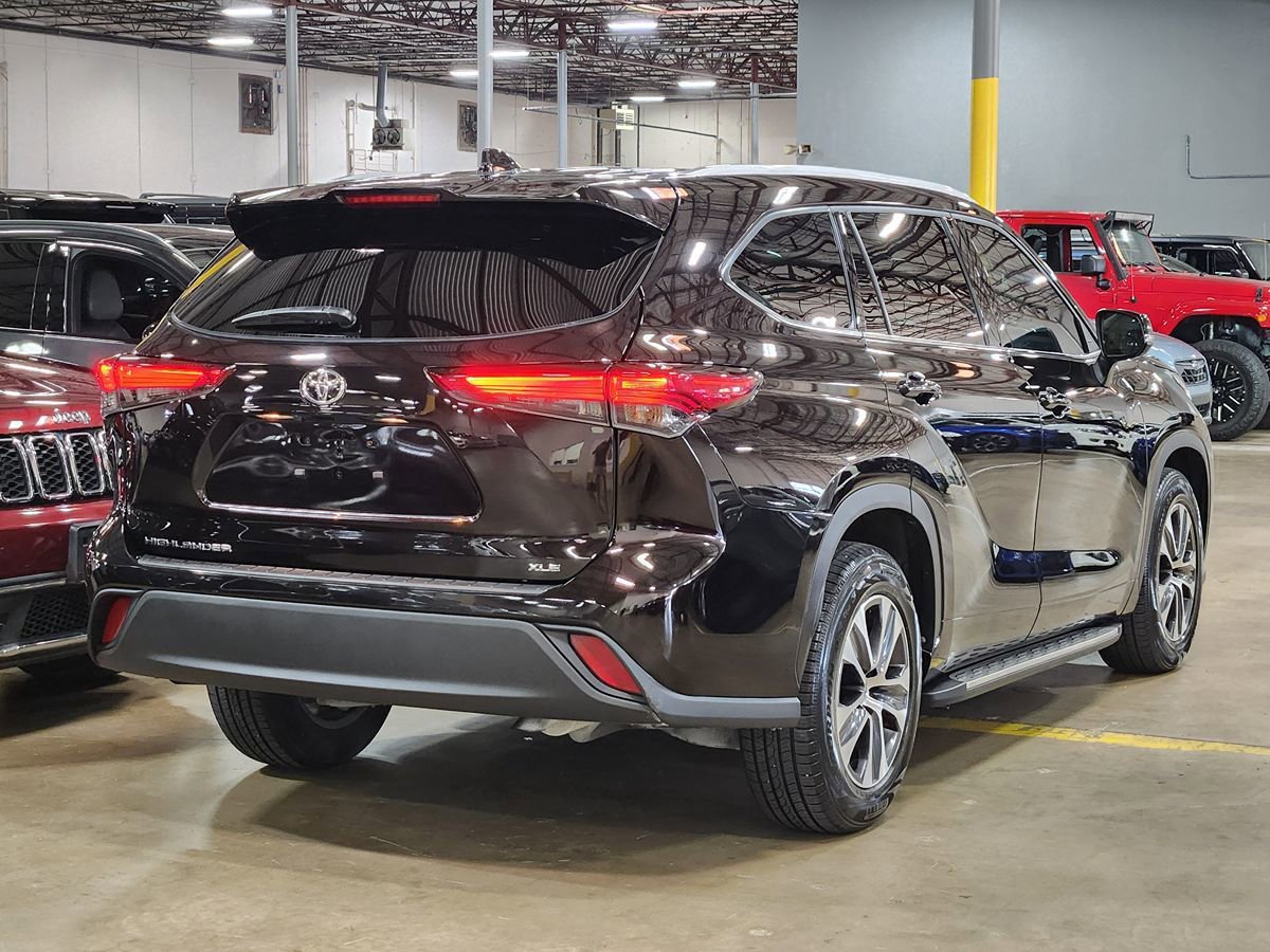 Used 2022 Toyota Highlander XLE FWD image 8